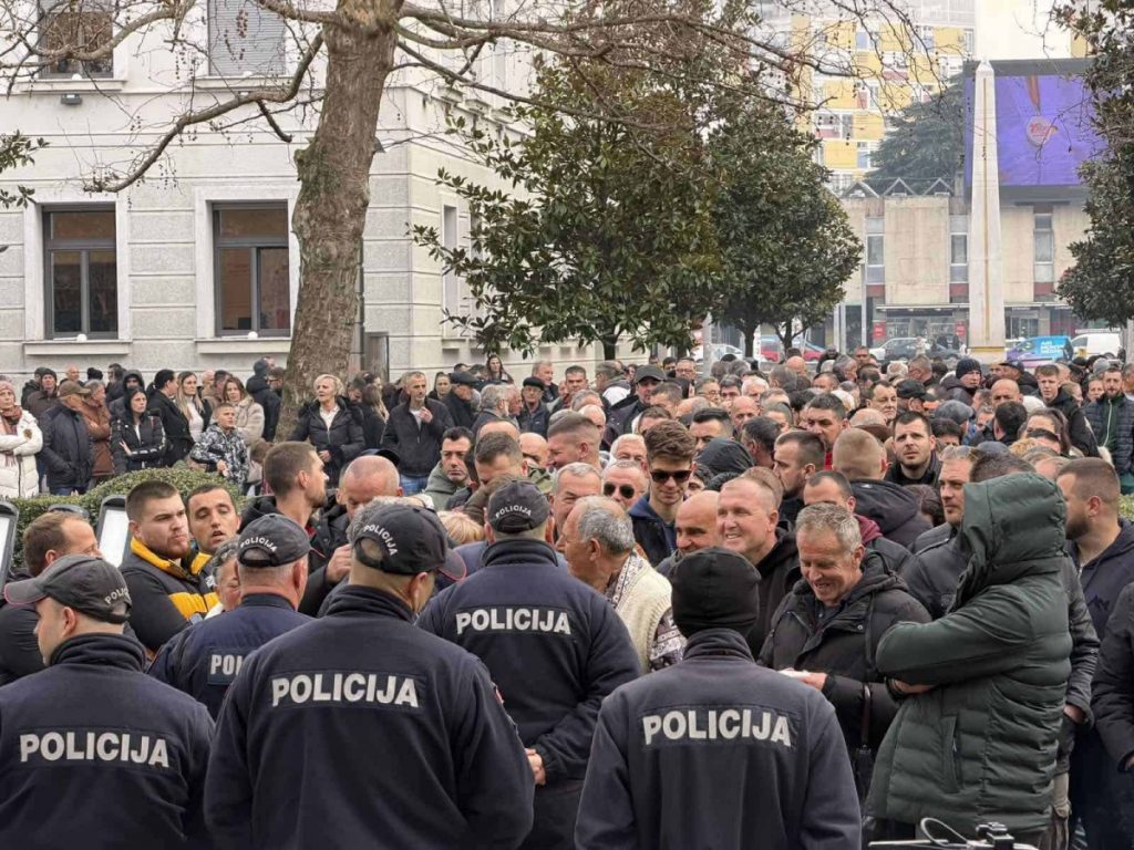 Botunjani: Ukoliko nadležni odbiju naše zahtjeve, bićemo prinuđeni da radikalizujemo proteste – blokiraćemo Opštinu Podgoricu, Vladu Crne Gore…