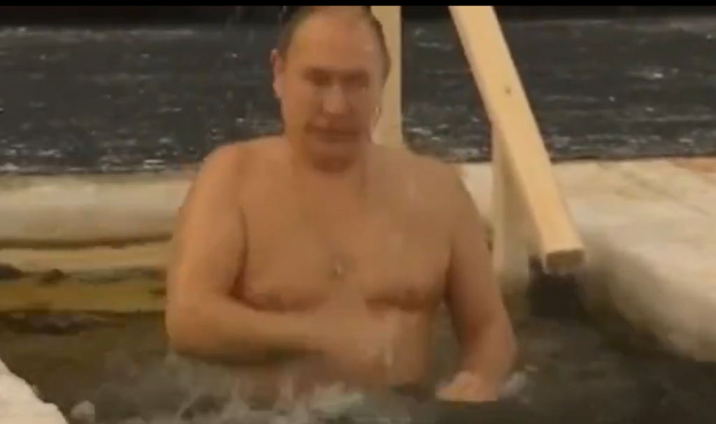 (VIDEO) Vladimir Putin se okupao na Bogojavljenje