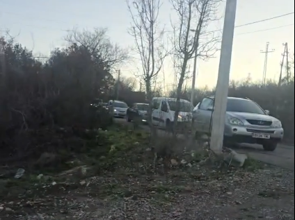 (VIDEO) Zastoj na putevima: Botunjani blokirali puteve ka Cetinju i Baru, poručuju da propuštaju vozila hitne pomoći i bolesne građane