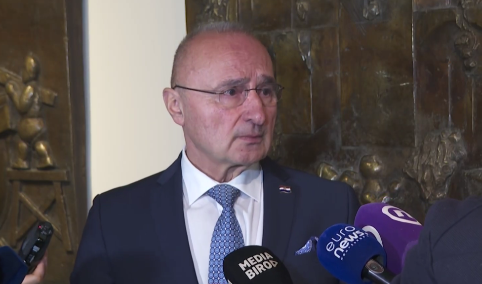 Poniženje se nastavlja: Grlić Radman tvrdi da ništa nije sporno sa pločom u Morinju, ponovo traži da se priča o Jadranu!
