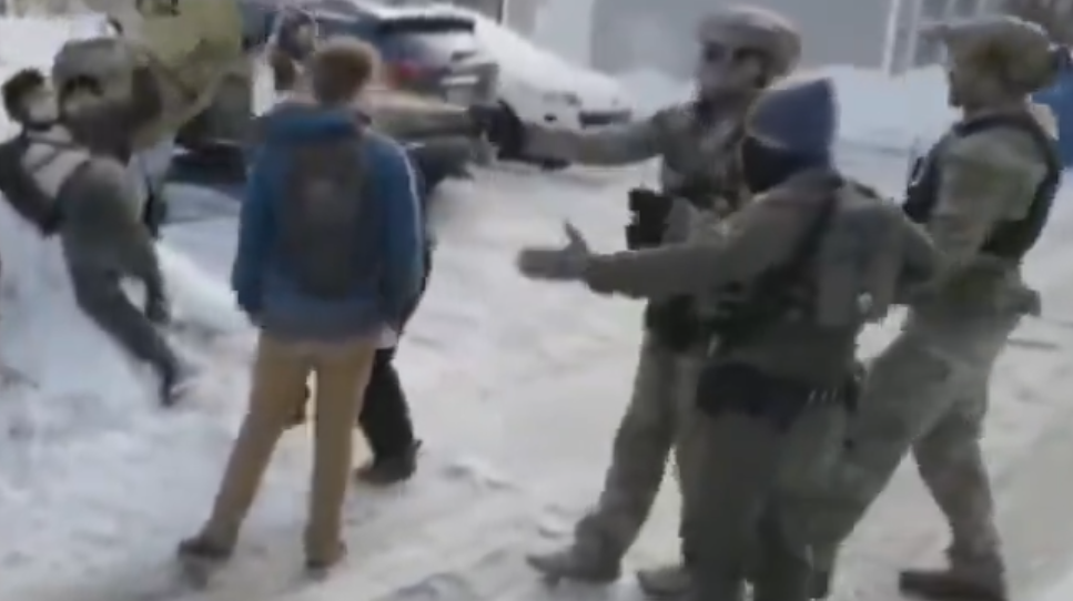 Nemiri u Americi: Agent ICE ubio ženu, objavljen snimak, haos na ulicama