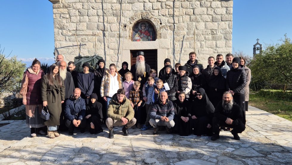 Mitropolit Joanikije u manastiru Beška: Krštenje Hristovo da obnovi naše zajedništvo, bratsku ljubav i slogu