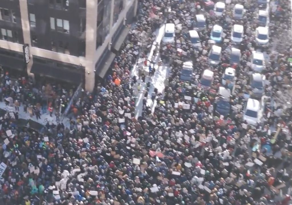 Haos širom Amerike: Šire se protesti poslije ubistva Aleksa Pretija (VIDEO)