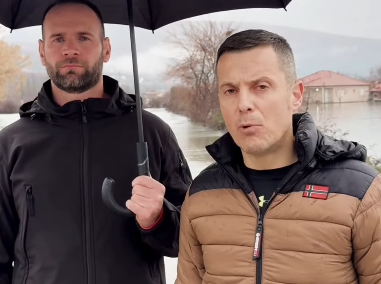 Mujović sa Bojanovićem obišao najugroženija naselja