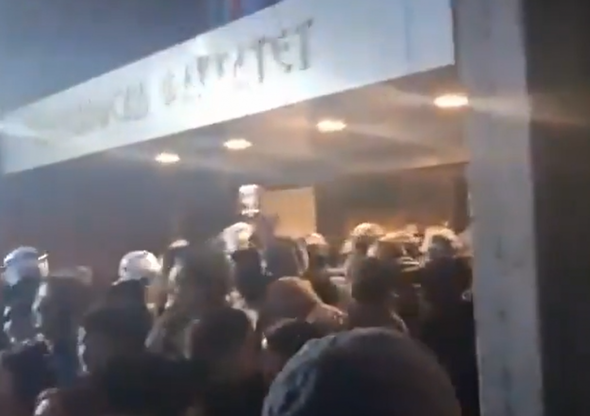 napad na policiju ns