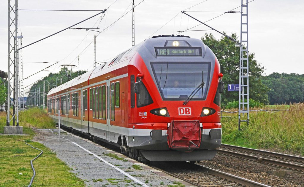 Putnici voza na relaciji Zagreb – Split  satima zarobljeni bez hrane, pića i informacija