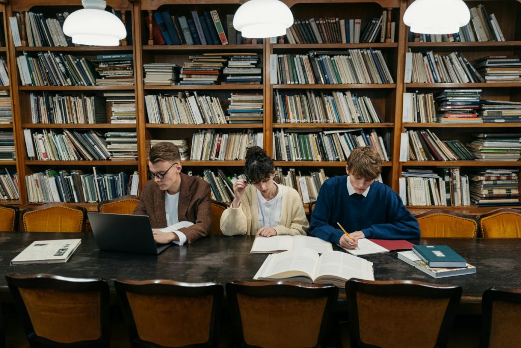 Ministarstvo prosvjete dodijelilo preko 3.000 kredita za studijsku 2025/2026. godinu