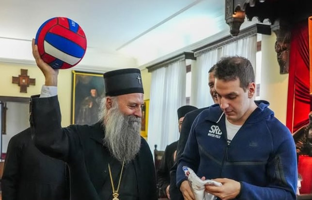 Patrijarh Porfirije ugostio vaterpoliste Srbije – šampione Evrope: Sa najvećom radošću bio sam domaćin zlatinim momcima (FOTO)