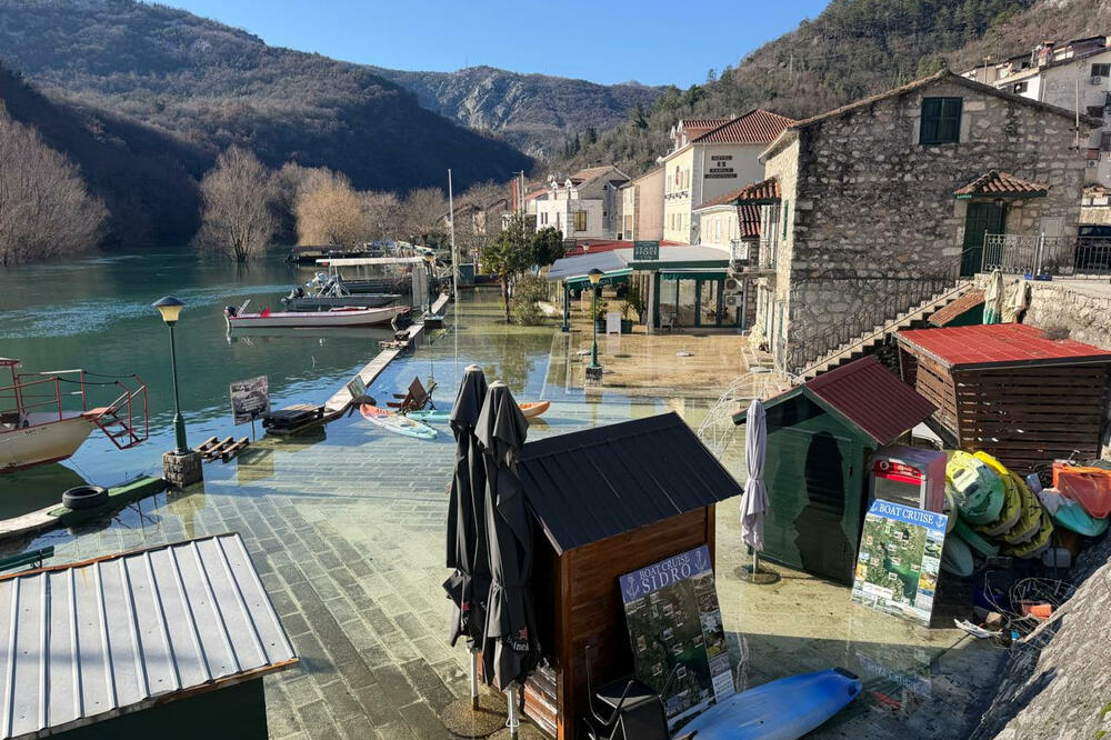 Sjeverni vjetar doprinosi da se voda ne izlije u objekte u Rijeci Crnojevića