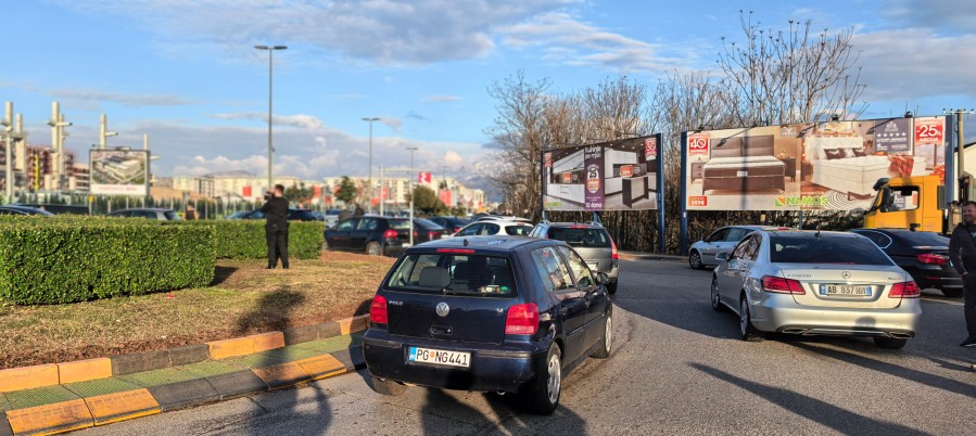 Uspostavljen saobraćaj u Podgorici: “Izvinjavamo se građanima, ali branimo našu, zemlju, našu djecu”
