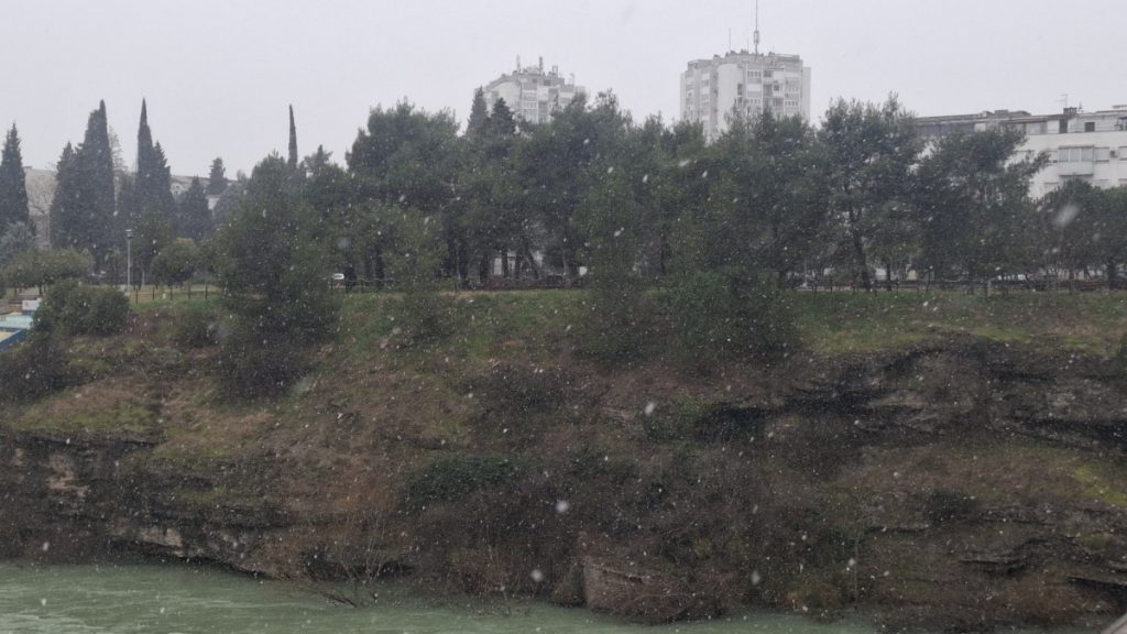 U Podgorici ponovo pada snijeg