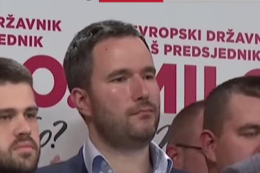 Papir fali Blažu, narodu se oči mažu: Država odbijanjem da Blažova firma dobije privilegije pokušava da UBLAŽI porijeklo te firme i preostalih milijardi? 