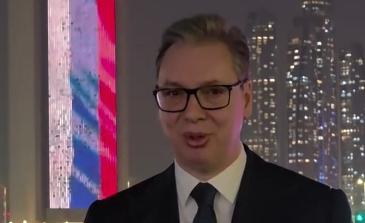 Vučić čestitao Srpsku novu godinu iz Abu Dabija: Iako sam daleko od Srbije, srce mi je puno dok gledam najljepšu trobojku na svijetu (VIDEO)