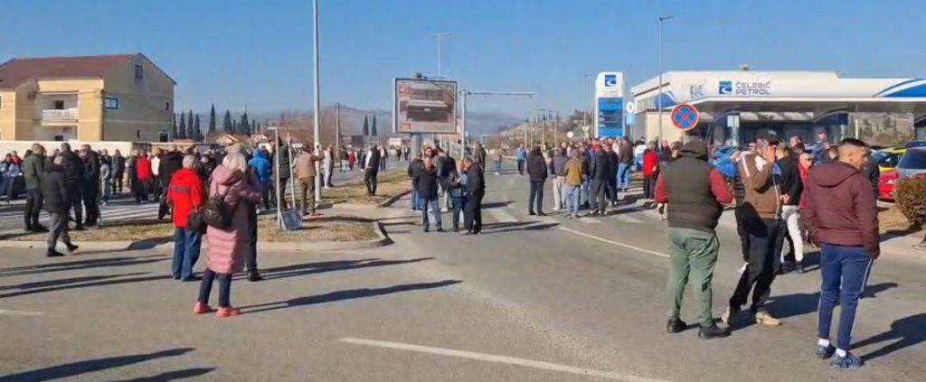 Počele blokade kružnog toka ka Aerodromu Podgorica