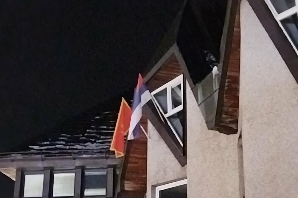Samo trobojka oči bode: Druga familija krenula u kampanju diskreditacije zbog odluke SO Žabljak o postavljanju