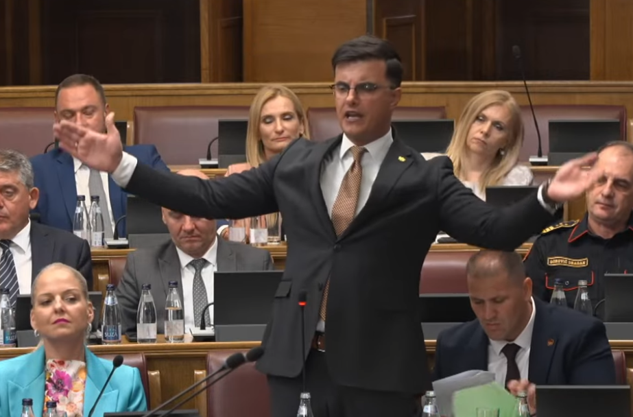 Šaranović opoziciji: Vratite 20.000 kvadrata stanova koje ste dobili za 0 ili ratu od 20 eura da obezbijedimo stanove za policajce