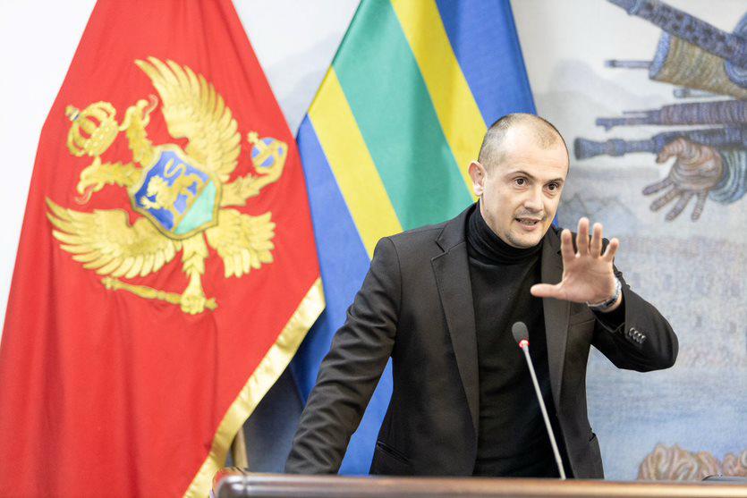 Peričić: Umjesto da apeluju, zahtijevamo od državnih organa da hitno saniraju put preko Sutormana