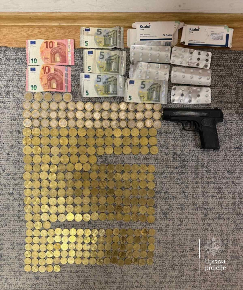 Kotor, novac i tablete
