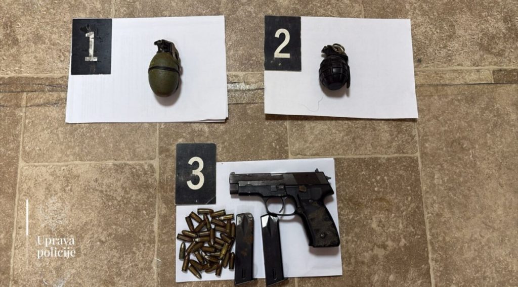 Uhapšena Ulcinjanka: Pronađene dvije bombe, pištolj i municija