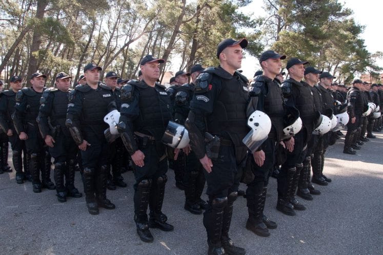 Policija u kolapsu: Nemaju dovoljno policajaca na niovu države, a ne za stalni nadzor lica pod mjerama