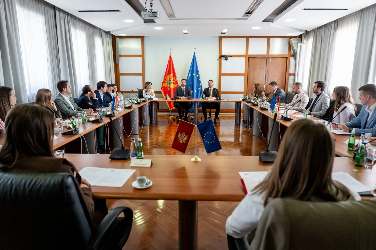 Predsjednik_Milatovic_i_Savjet omladinskih inicijativa