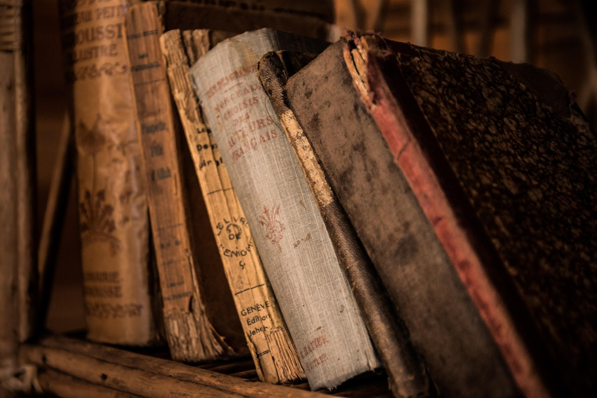 jarmoluk-old-books-436498_1920