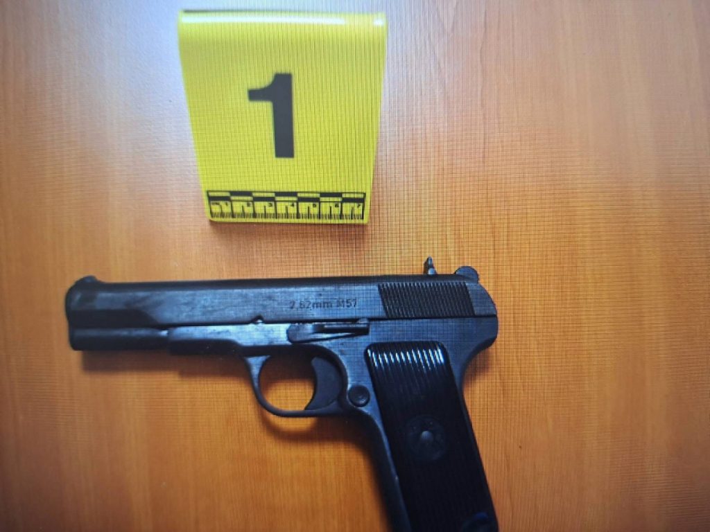 Policija u Rožajama zaplijenila pištolj i tablete na listi opojnih droga