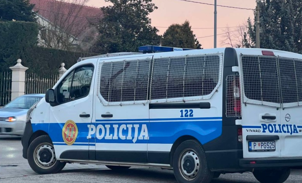 policijaa