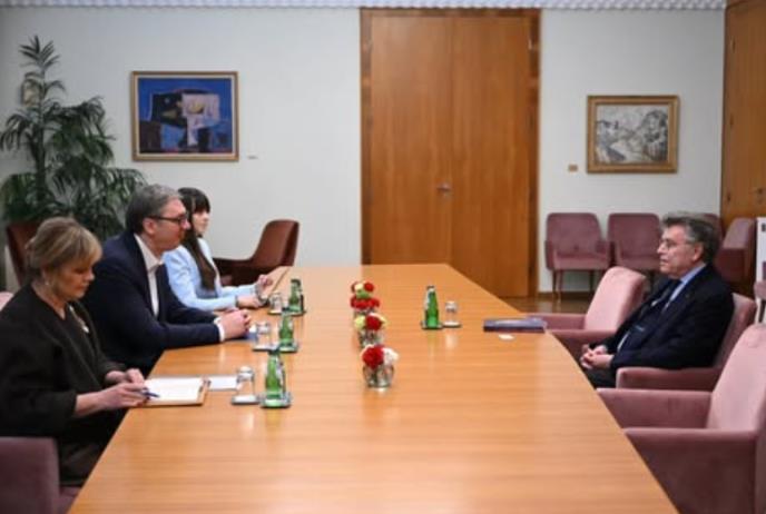 „Velika privilegija za mene i izuzetan susret“: Vučić razgovarao sa Tjerijem de Monbrijalom, jednim od najuticajnijih poznavalaca međunarodnih odnosa