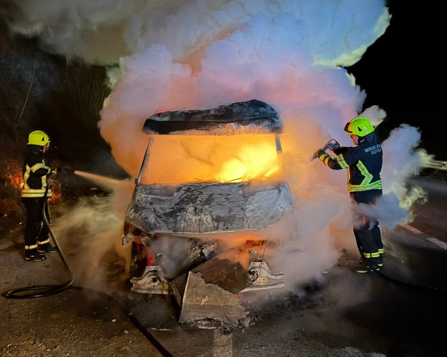 Gorjelo vozilo na putnom pravcu Slijepač most – Tomaševo