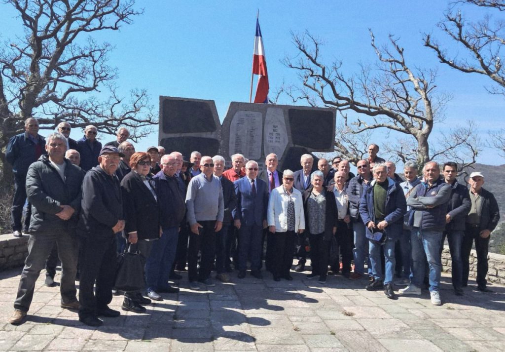Delegacije SOBNOR-a Crne Gore i boračkih organizacija položile cvijeće na spomenik palim borcima u Poborima