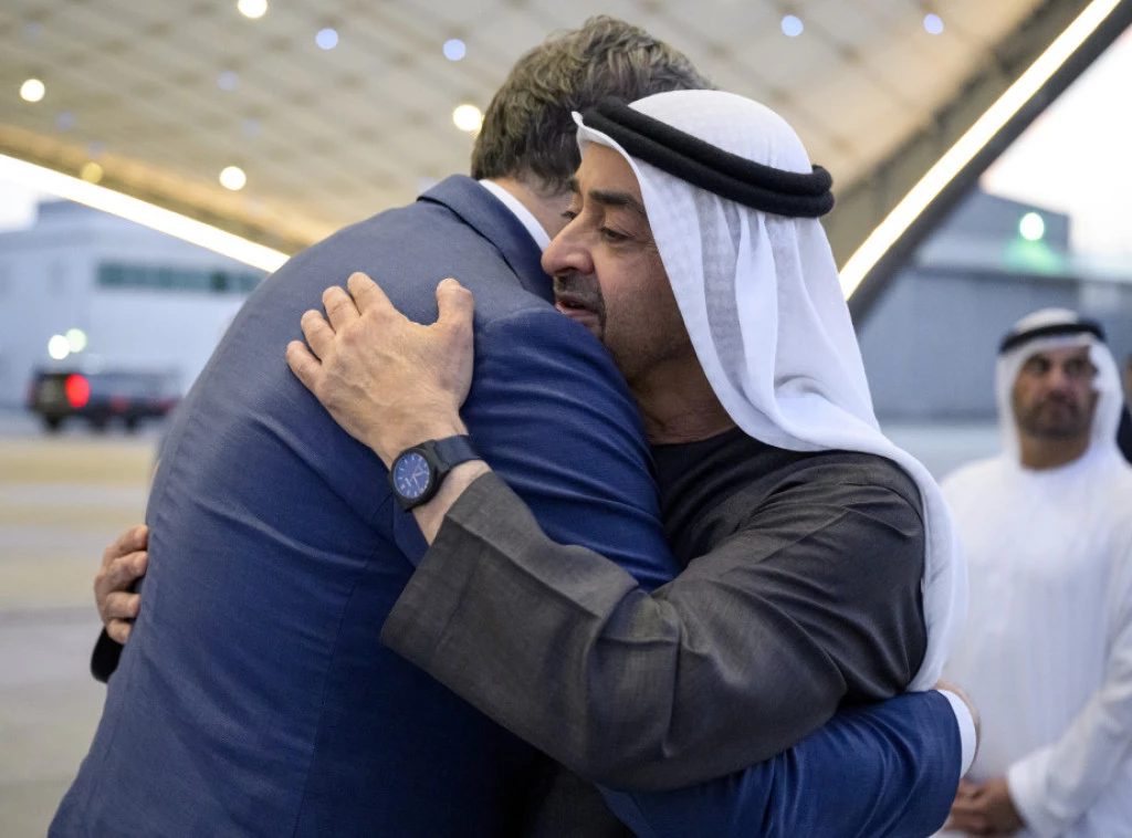 370800_uae-vucic-poseta_f