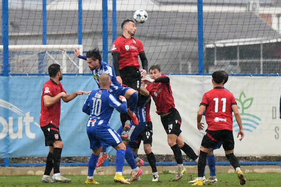 Sutjeska na ispitu u Beranama (TVCG2), Budućnost dočekuje Dečić