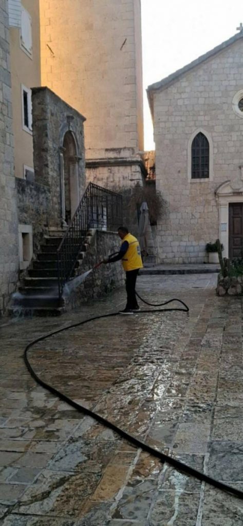 Budva: Temeljno očišćeni Stari grad i šetalište u Petrovcu