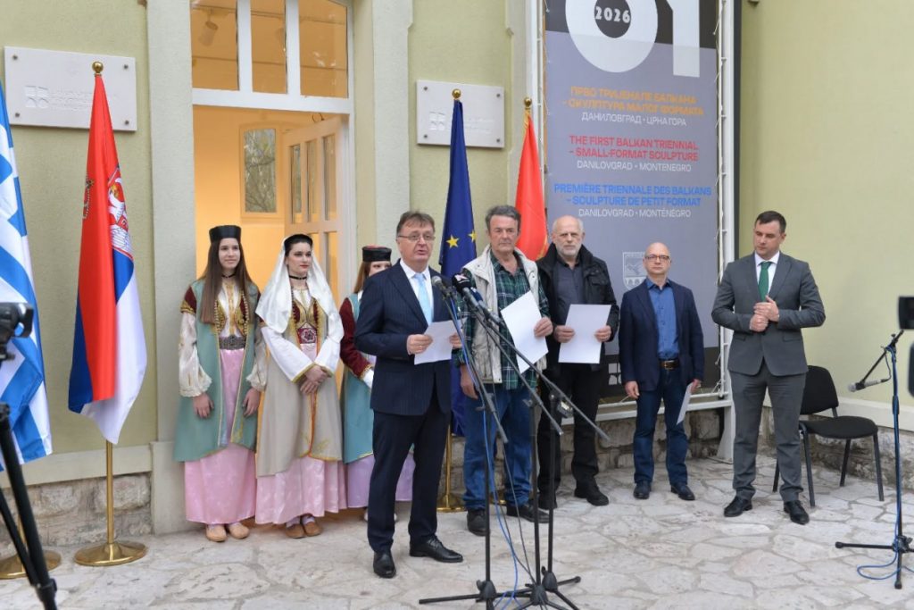 Potpredsjednik Vlade Budimir Aleksić otvorio Prvo balkansko trijenale skulpture malog formata u Danilovgradu   