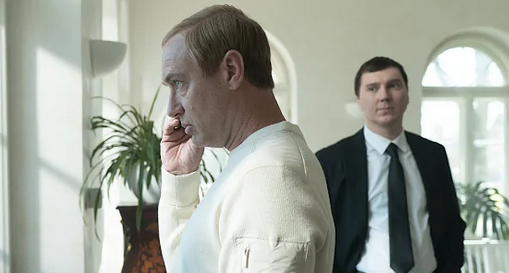 Film „Čarobnjak iz Kremlja“ – intrigantni triler o usponu Vladimira Putina