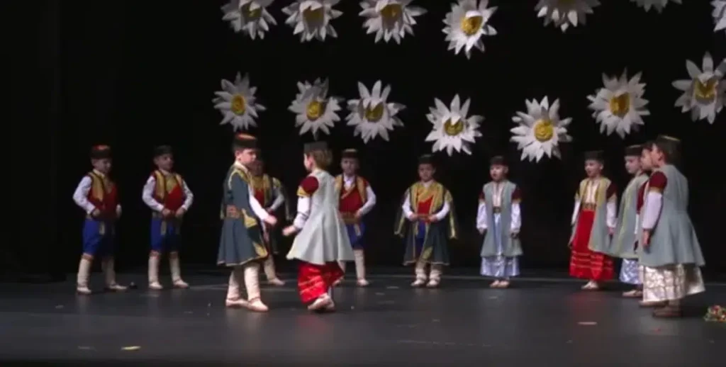 U Nikšićkom pozorištu djeca predstavila tradicionalne igre
