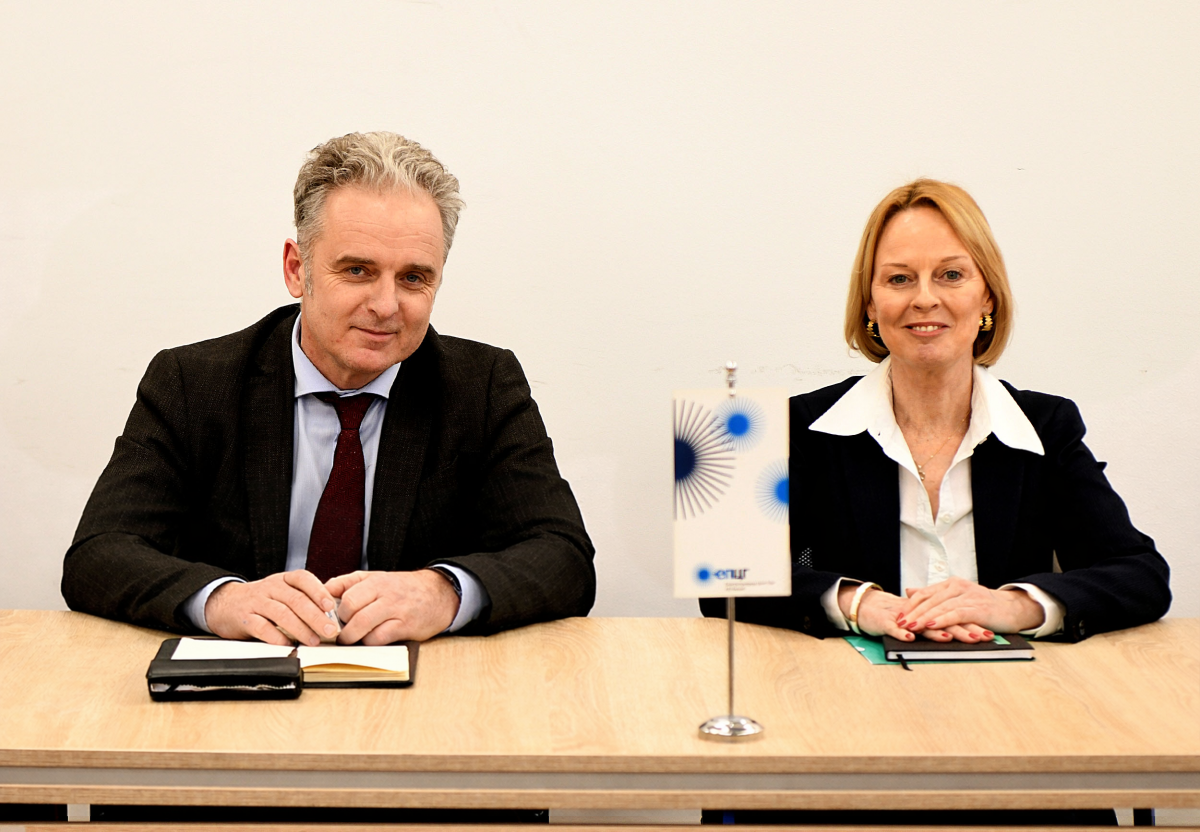 Svedska ambasadorka03