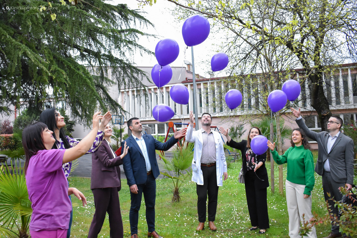 Zaposleni i predavači su pustili balone