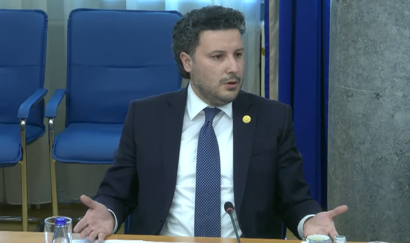 Abazović: Svjedočimo raspadu sistema, pobjegao vam je i spomenik!