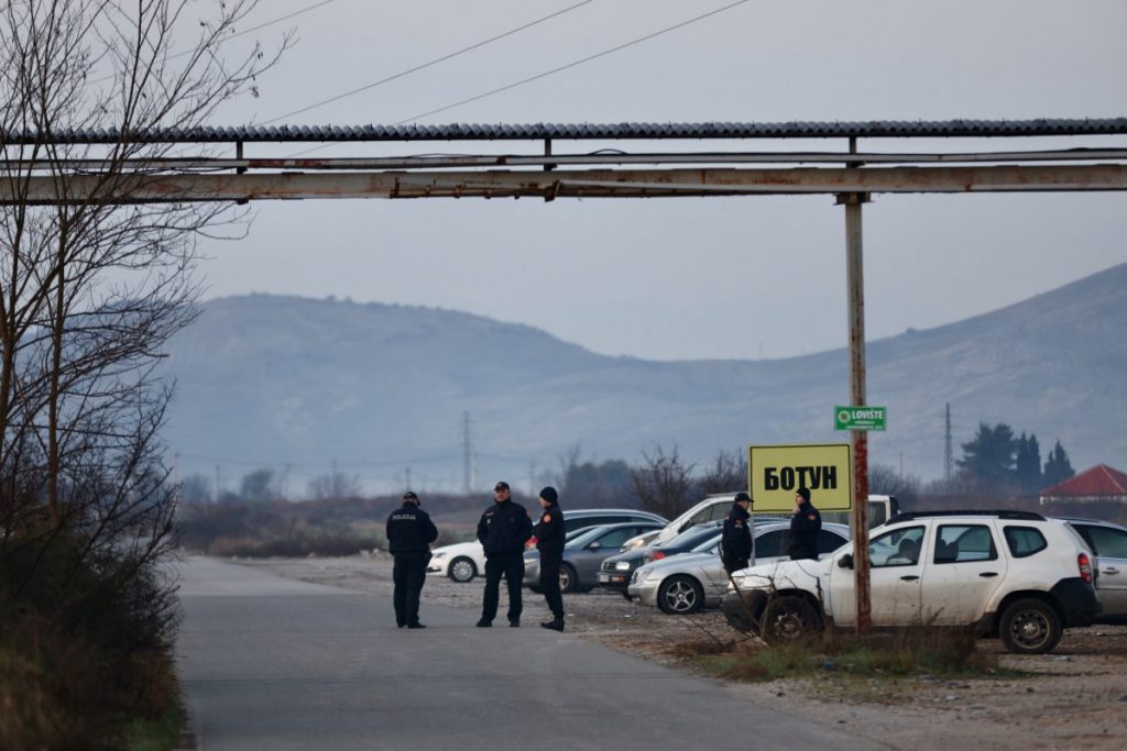 Zećani protestuju, policija čuva ulaz u gradilište