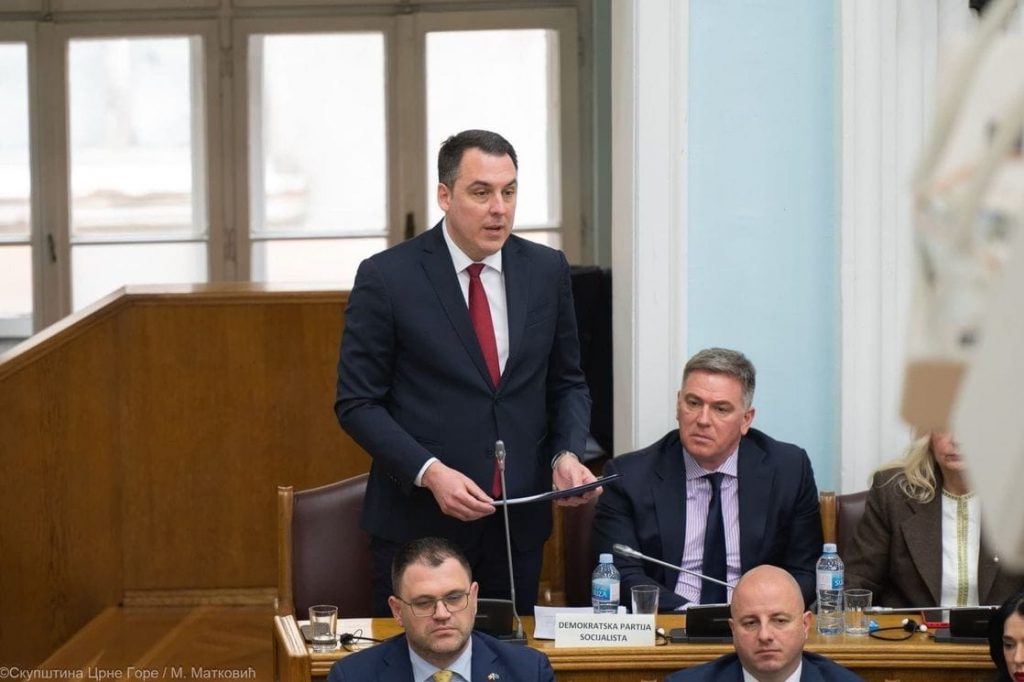 Kad se „rodoljub“ pretvori u „domoljuba“: Kojim jezikom priča Ivan Vuković?