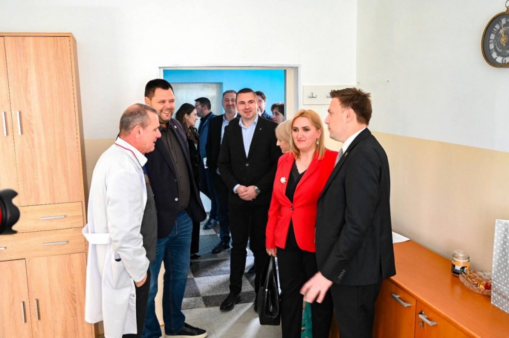Završeni radovi na terasi paviljona u specijalnoj bolnici „Brezovik“ – Kovačević: Opština nastavlja ulaganja u zdravstveni sistem nikšića