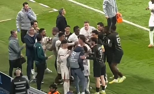 Neto pred kaznom: Fudbaler Čelsija gurnuo dječaka koji skuplja lopte