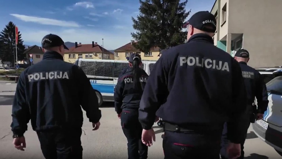 policija