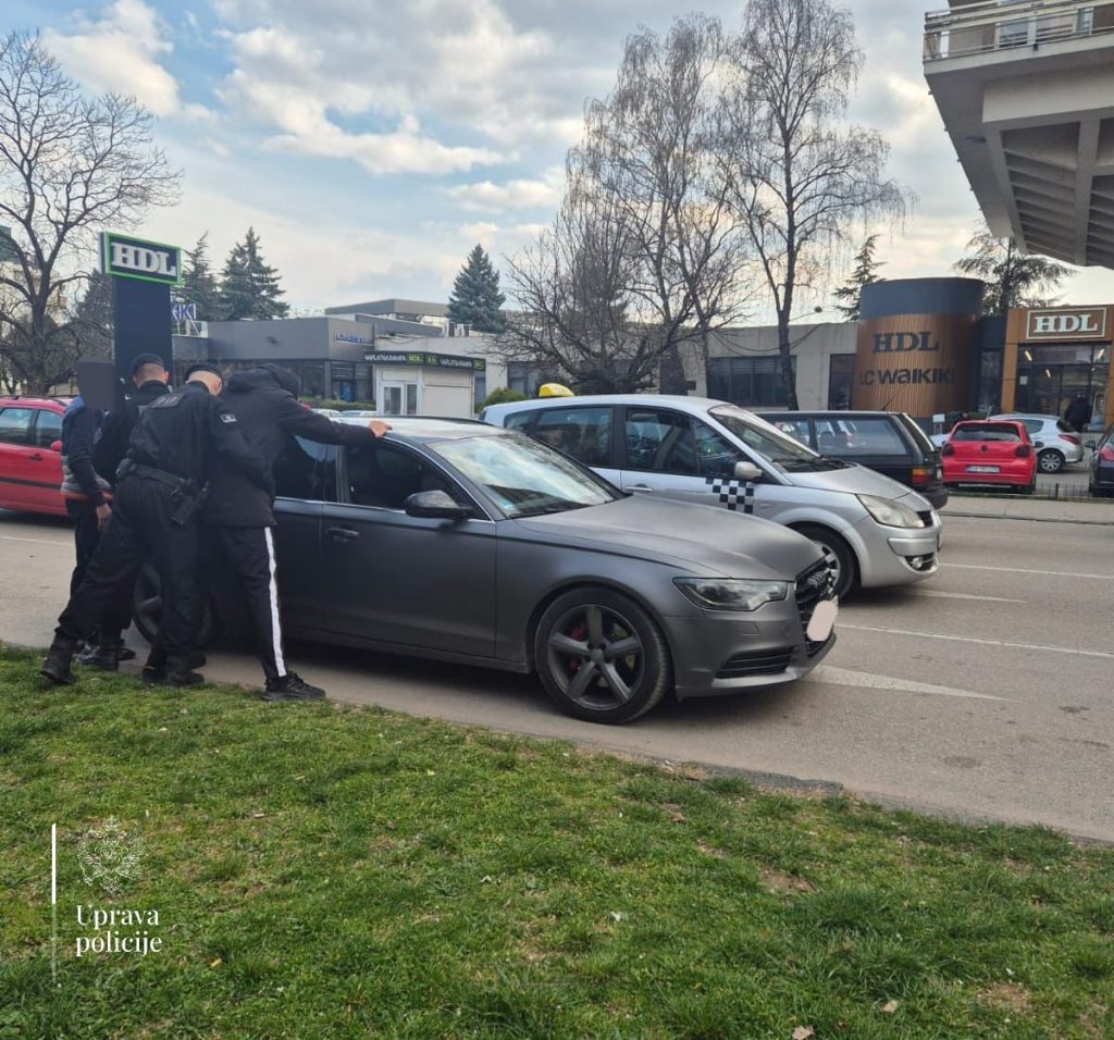 Uoči fudbalskog turnira u čast Andrije Delibašića: U policijske prostorije dovedeno 16 lica kod kojih su pronađene baklje, petarde i palice
