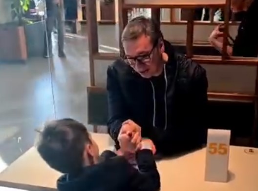 Vučić prvi put podijelio snimak sa najmlađim sinom, pa otkrio kako provode vrijeme (VIDEO)