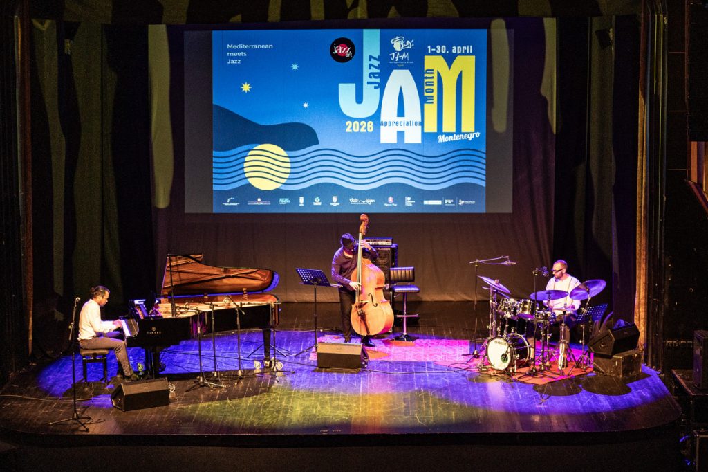 KIC „Budo Tomović“: Trio „The Tribevibers“ oduševio podgoričku publiku