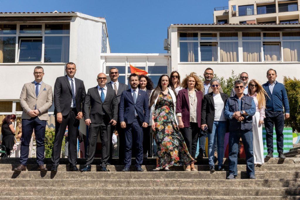 (FOTO) Unaprijeđeni uslovi boravka u OŠ „Savo Ilić“ kroz značajna ulaganja