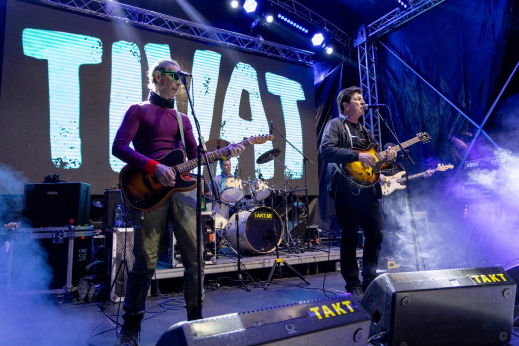 Svečano otvoreno peto izdanje Festivala vjetra u Tivtu uz koncert Bajage i Instruktora